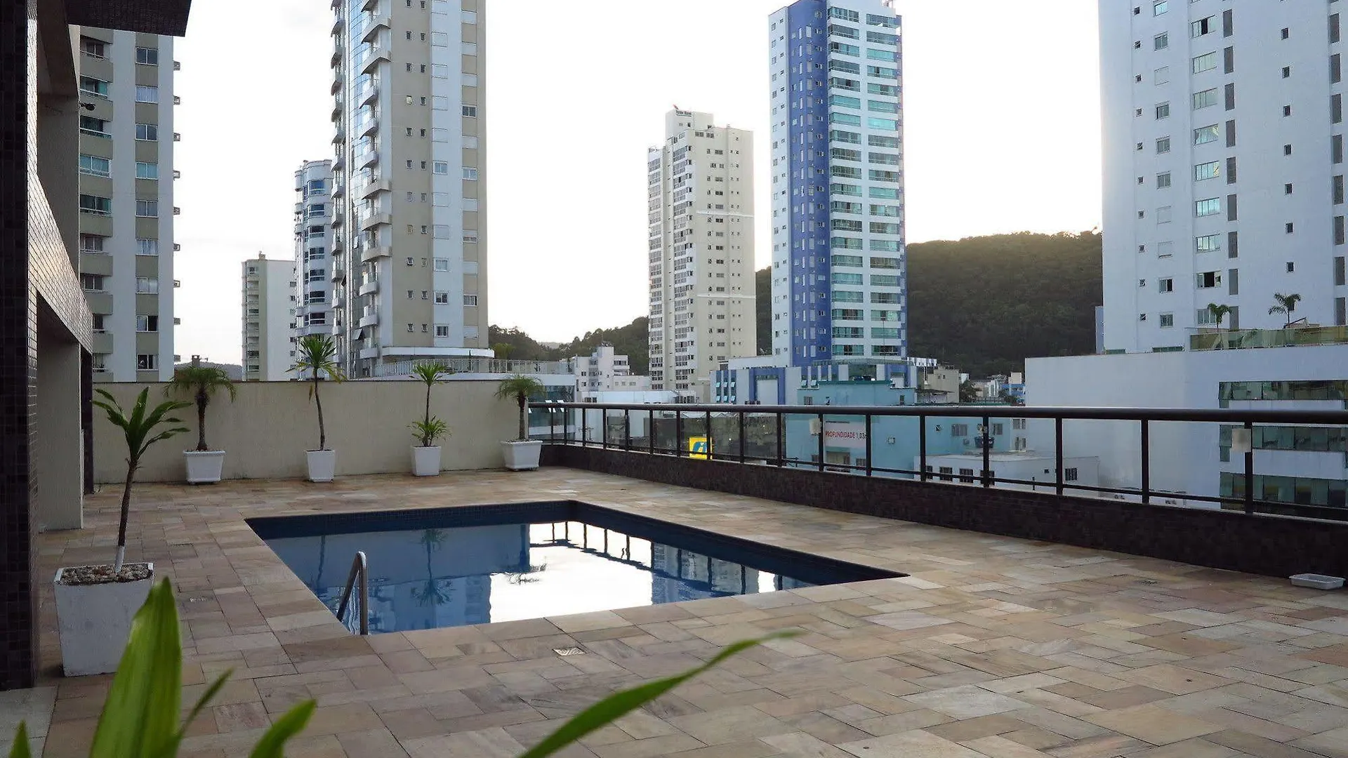Stay - Quartos, Studios E Apartamentos Por Temporada No Centro De Bc Balneário Camboriú 0*,  Brasil