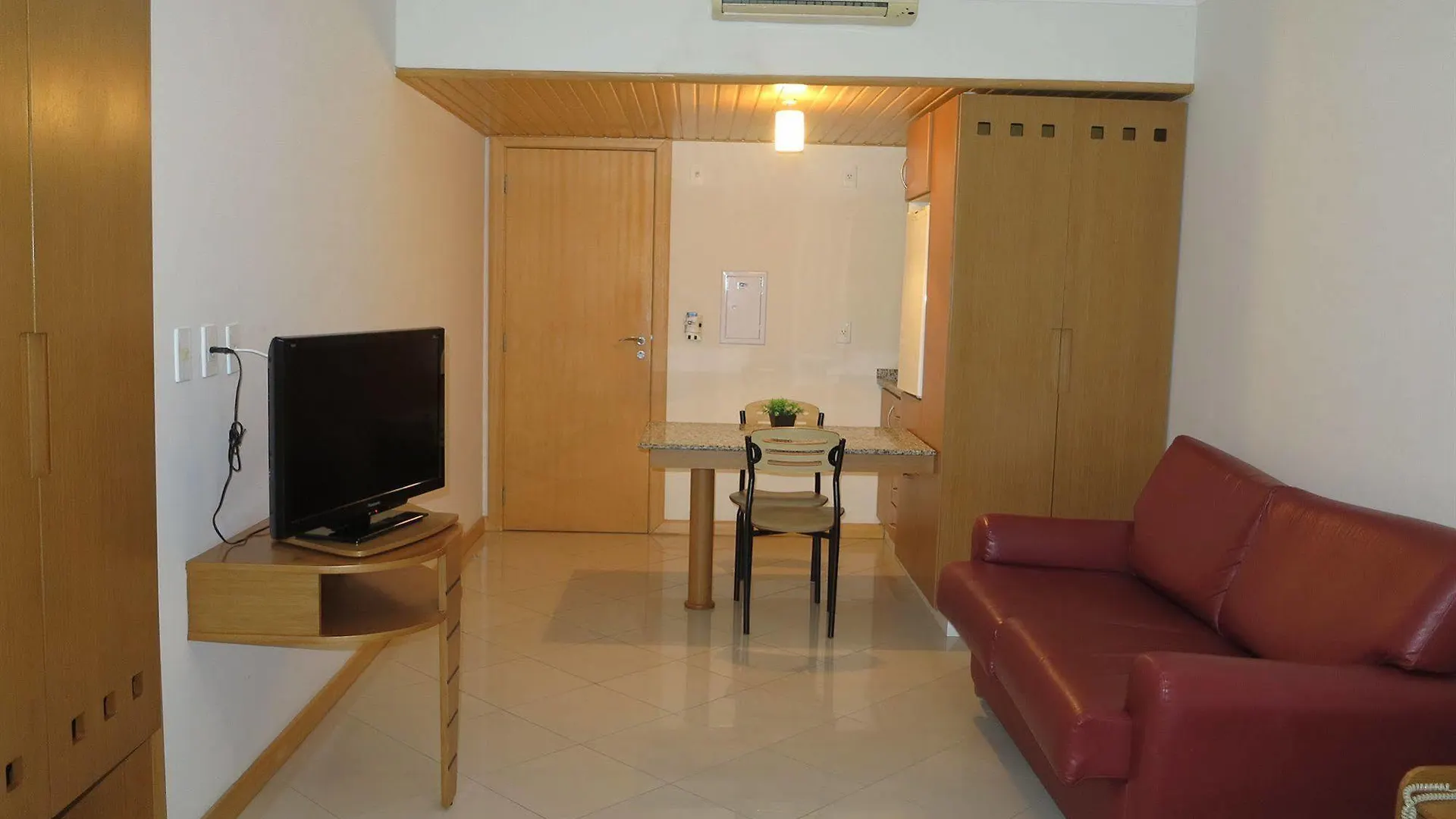 Stay - Quartos, Studios E Apartamentos Por Temporada No Centro De Bc Balneário Camboriú 0*,