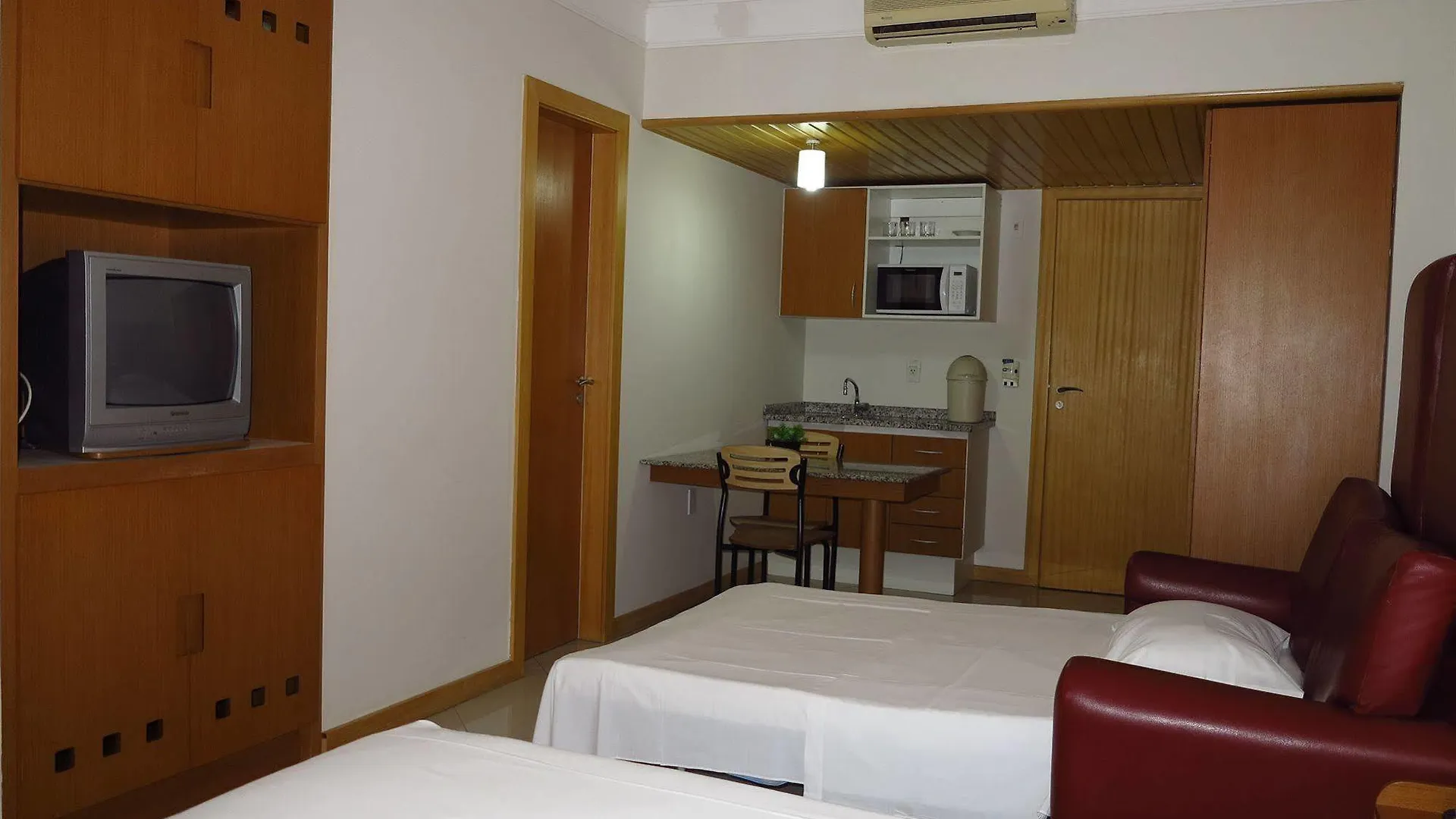 Stay - Quartos, Studios E Apartamentos Por Temporada No Centro De Bc Balneário Camboriú