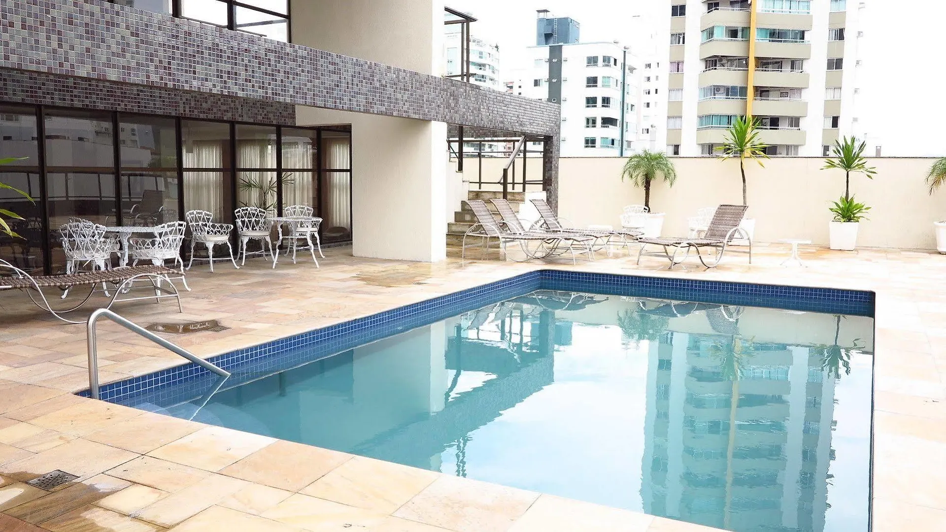 Costa Sul Stay - Quartos, Studios E Apartamentos Por Temporada No Centro De Bc Balneario Camboriu Brazil